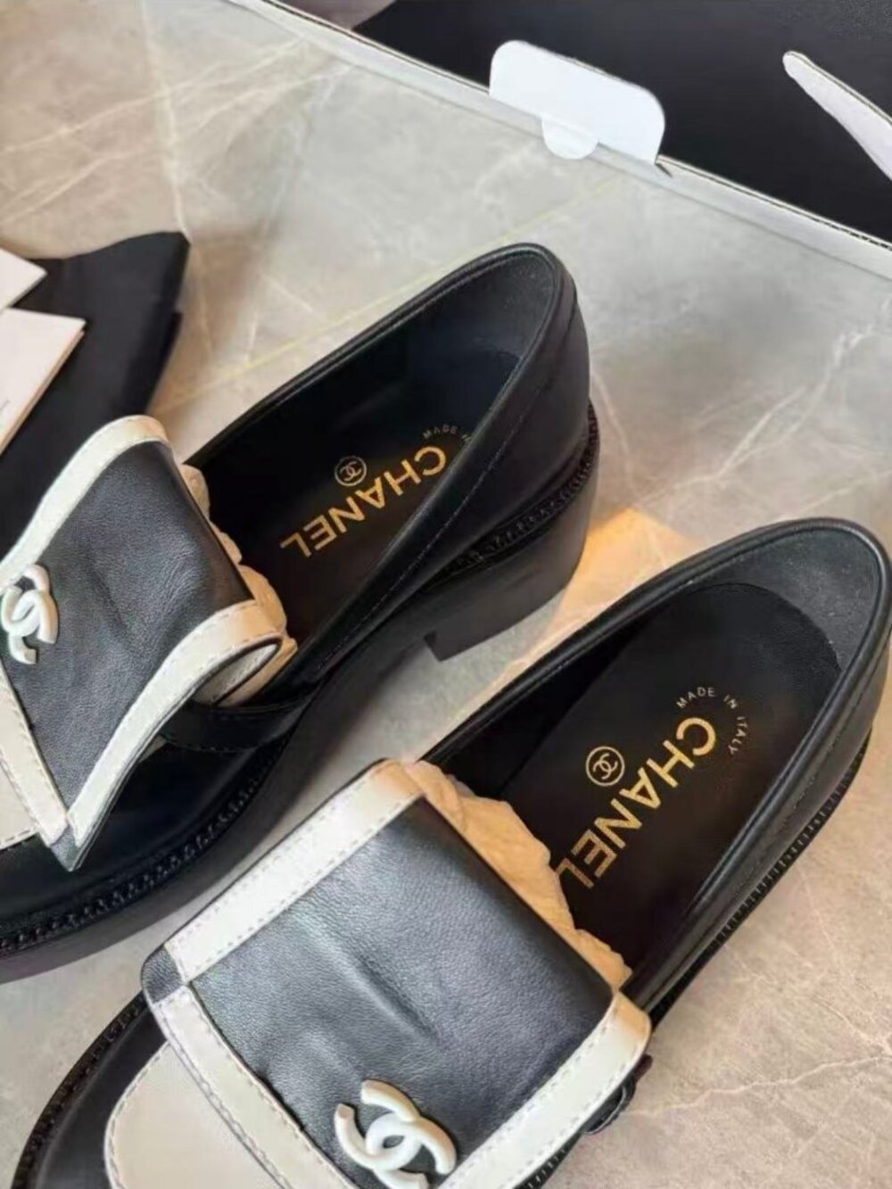 Chanel Black & White Two‑Tone Platform Loafers CC Logo - Picture 5 of 6